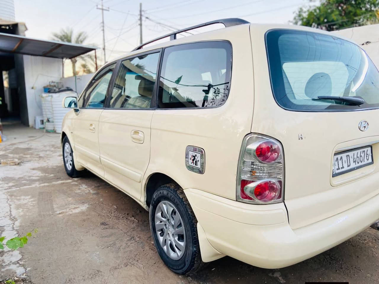 السلام عليكم 
سياره هونداي ترانجيت 2006 سياره جديده ونضيفه ومابيها كل ضربه فقط تكحيل 
دوخل بلاديه ونضيفه 
رقم انكليزي لسنه 2031 هزه جديده 
سعرها 87 وبيها مجال 
***********
