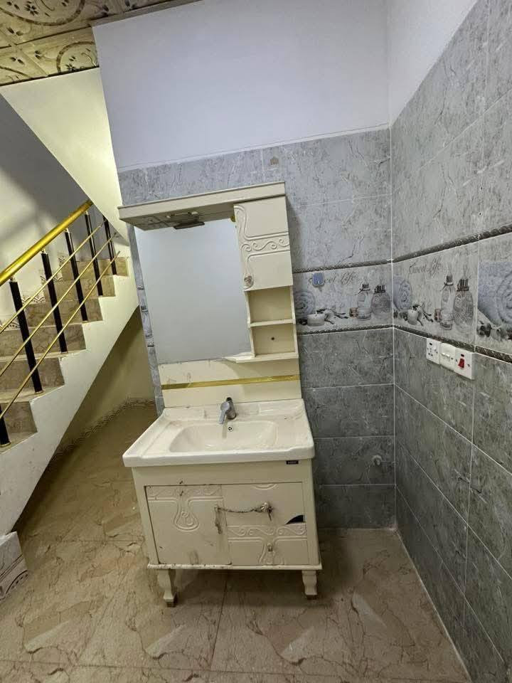 دار للبيع 150 متر طابقين بناء نضيف وفارغ جاهز للسكن طابو ملك صرف في منطقة حي العسكري قرب مدرسة عمر بن خطاب 
السعر : 115 مليون وبي مجال
للاستفسار الاتصال*********** ☎️ ***********
او مراجعة مكتب سما كركوك للعقار عنوان المكتب حي الأسرى قرب جامع المعراج
