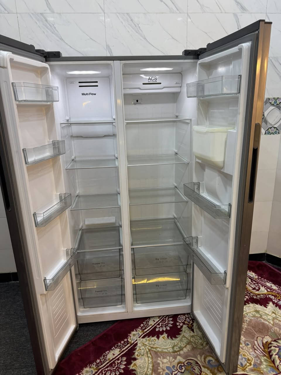 ثلاجه يلجي نضيفه كبيره ام بابين
***********
