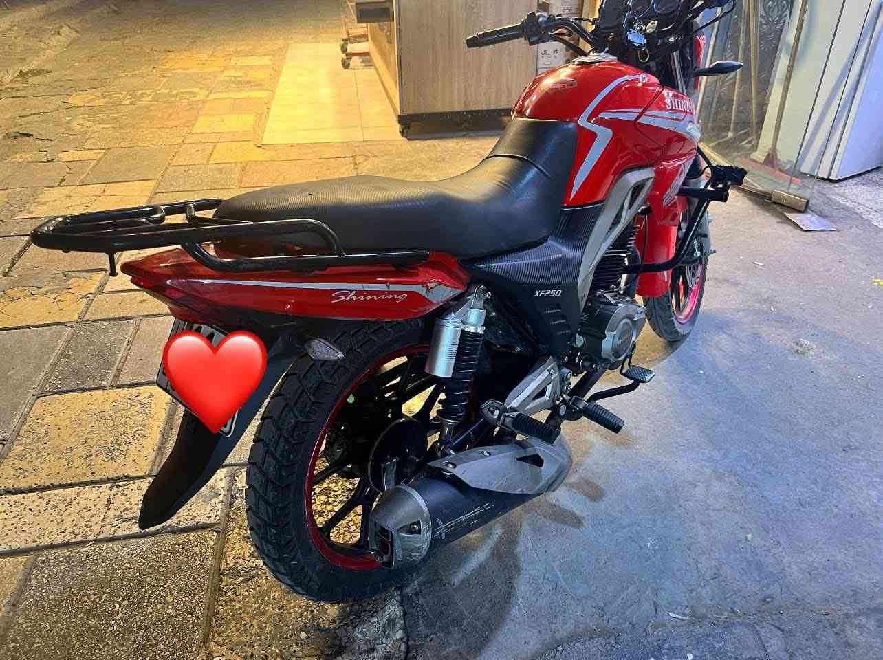 دراجة شاينك للبيع موديل 2023 طالعة بل 2024  مكينة 250 
مرقمة باسمي بيهة شكم نقص ماشية 23 الف ***********
