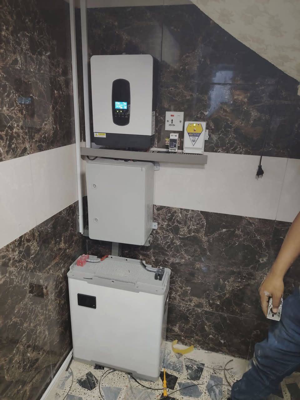 ‏نقدملكم منظومات الطاقة الشمسية الاعتمادية والاعتيادية
‏
‏تعبت من سحبة المولدة والواير المكطوع؟ لو شايل هم البنزين والدهن والصيانة اللي ما تخلص؟ 😫
‏اجاك الحل الجذري والنهائي من (الطفيلي للأنظمة الشمسية). نسيطر على الصيف ونخلي بيتك بارد ومنور 24 ساعة ببلاش!
‏​ليش تختار "الطفيلي"؟ 🤔
‏​لان مو بس نبيعلك أجهزة، إحنا نقدملك "راحة بال":
‏​✅ كفالة مصنع حقيقية: مو كفالة تاجر  ضماننا حقيقي ومباشر من المصنع.
‏​✅ أنظمة متنوعة: متوفر عدنا المنظومات "الاعتمادية" (للشغل الثقيل) و "الاعتيادية"، حسب حاجتك وميزانيتك.
‏​✅ بطارياتنا: أنواع أصلية تعيش وياك وبضمان يوصل لـ 5 سنوات للاعتمادي و 3 سنوات للاعتيادي.
‏​✅ ألواحنا شمسها ما تغيب: الألواح بضمان 12 سنة! يعني تنصب وتنساها.
‏​📍 وين ما تكون نوصلك!
‏​فريقنا الفني جاهز ينصبلك بأعلى دقة وبكل المحافظات
‏
‏​⚡️ شكد تريد أمبيرية؟ موجودة!
‏​منظوماتنا تبدأ من (7) أمبير وتصعد للـ (12) و (16) و (20) أمبير، وحتى (30) أمبير وأكثر.. حسب طلبك!
‏​لا تنتظر الصيف يحرك الجيب.. حول على الطاقة الشمسية ووفر فلوسك! 💰✨
‏​📱 للحجز والاستفسار:
‏
‏*********** واتساب 
‏*********** اتصال
‏
