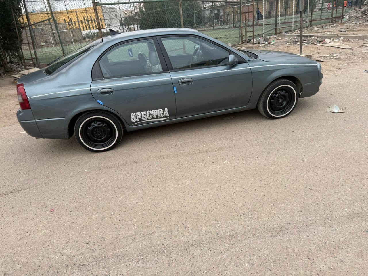 كيا سبكتره موديل 2001
محرك 2000كير اوتو مكفولات
تبريد 🧊 ثلج صدر كله جديد
تخم تاير خط ابيض ويل كب جديد
سياره بلاديه بدون ضربه وخياس
سعر48وبيهامجال عنواني 
بغداد***********
