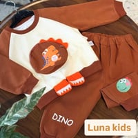 هودي ديناصور • مقاس ٢-٥ سنين • بني/أصفر