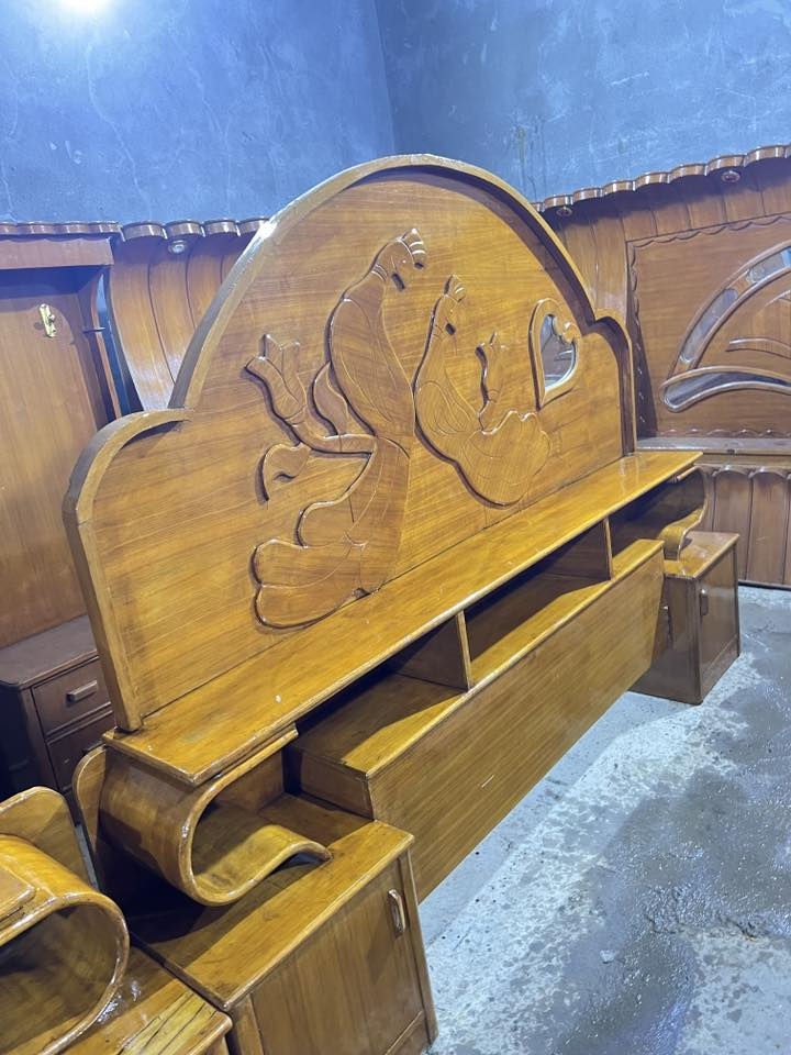 سلام عليكم غرفه نجاره صاج مستخدمه نظيفه داخل خارج صاج السعر ٥٥٠ العنوان الحله ***********
