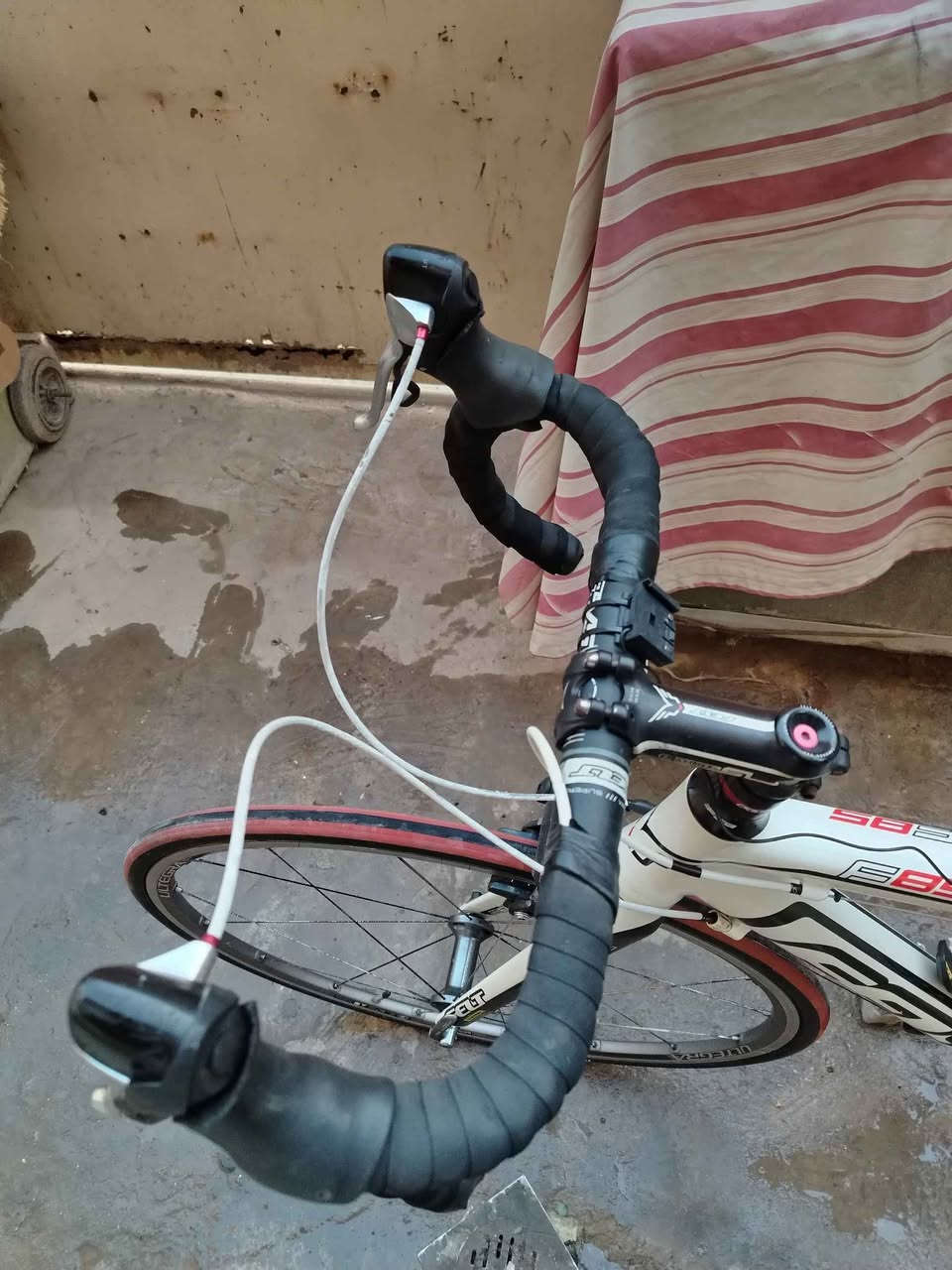 سلام عليكم
بايسكل رود ماركه flet الامريكيه موديل F85 نضيف كلش صنع تايوان
1- حجم الفريم 52cm
2- فريم المنيوم اللشه كاربون
3- سستم 2*10 سرع مشكل
عكرب 105 رقم 5700
نقال امامي مايكروشفت
شفتات مايكروشفت
زنجيل kms
الدشلي التكرا 6700
4- ويل التكرا 6800 نضيفات
5- صينيه fso
6- ستيرن المنيوم
7- سرج خفيف جدا
8- بايدرات نوع شيمانو هجين لوك. وعادي SHIMANO PD-A530 MALAYSIA VA 
محلقات
1- عداد سرعه
2- اشاره بك رماش

السعر 475 وبي مجال انشالله
وتساب ***********
توصيل متوفر 

مكاني النجف النجف, العراق
