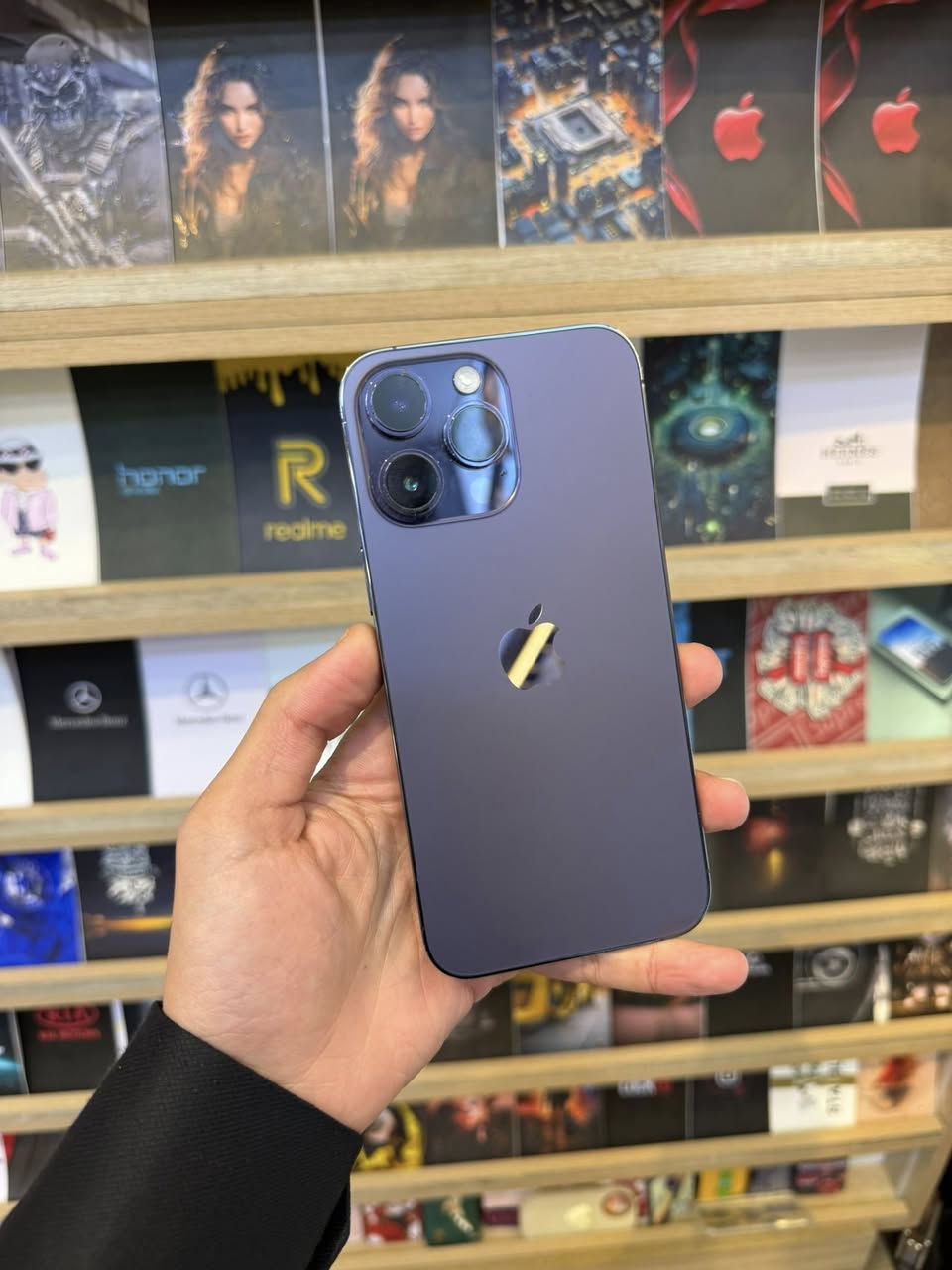 ايفون 14 برو ماكس
ذاكره 256 
قطعتين لون بنفسجي و اسود 
نضافة ١٠٠/١٠٠
نسخة ZA دبل سيمكارت 
السعر 800.000 
سعر القطعة الوحدة 
للتواصل *********** 
البطارية 78 بل 100
