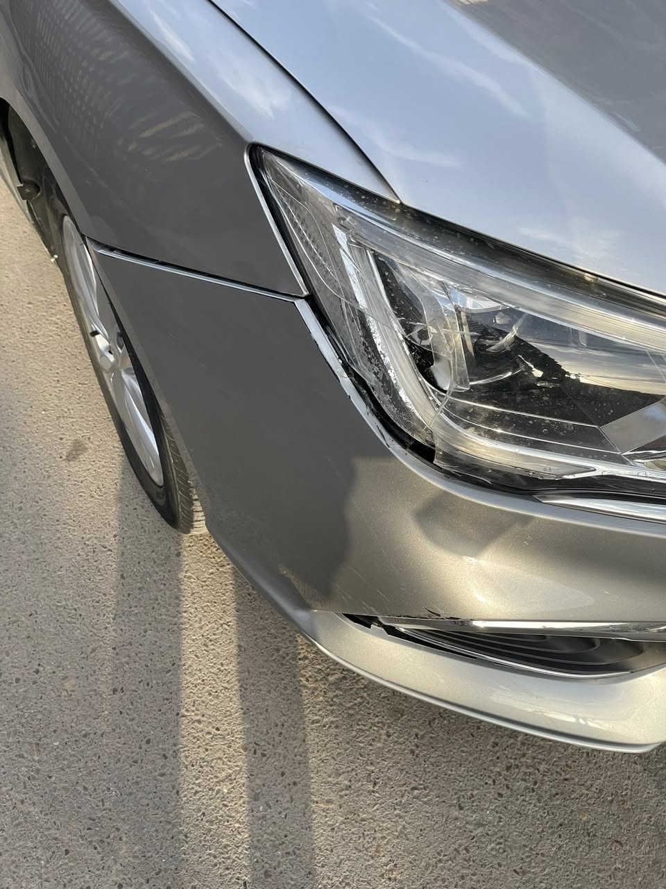 السلام عليكم  ام جي البيع مديل 2024 السياره بيها  خوط عدد3 فقط لا بيها صبغ ولا بارد  وبيها لايت مكسور وعندي جبته ماشديته بعدني سعرها 96 (*********** )
