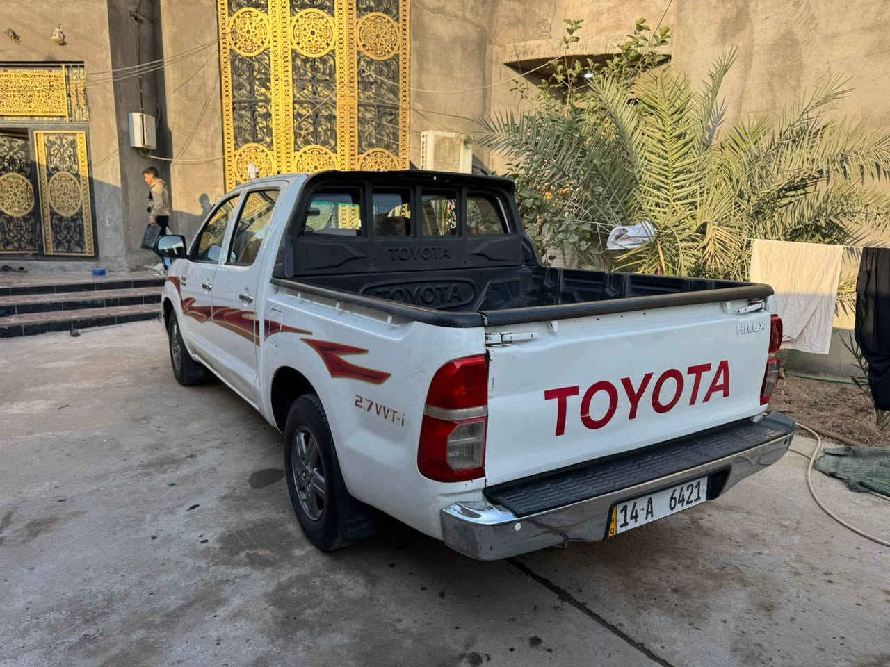 السلام عليكم بيك اب هايلوكس 2011 قطري السياره بيه بارد بل الجاملغ الامامي وشويه بارد وشويه صبق قليل بل الحوض مكينه كير حداده كل مكفول تخم تاير تبريدثلج البصره الدير رقم الهاتف***********.    السعر 142 السياره كير عادي رقم بصره دولي
