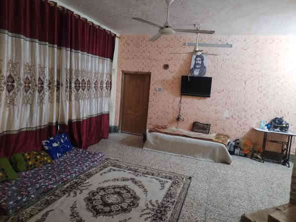 بيت للبيع مساحه 250 حله ورديه قرب افران المصطفى يحتوي عله طرمه+مطبخ+هول+صاله+غرفه نوم+صحيات داخليه وخارجيه +خرفه نوم طبق ثاني وصحيات لستفسار تصال عله رقم ***********
