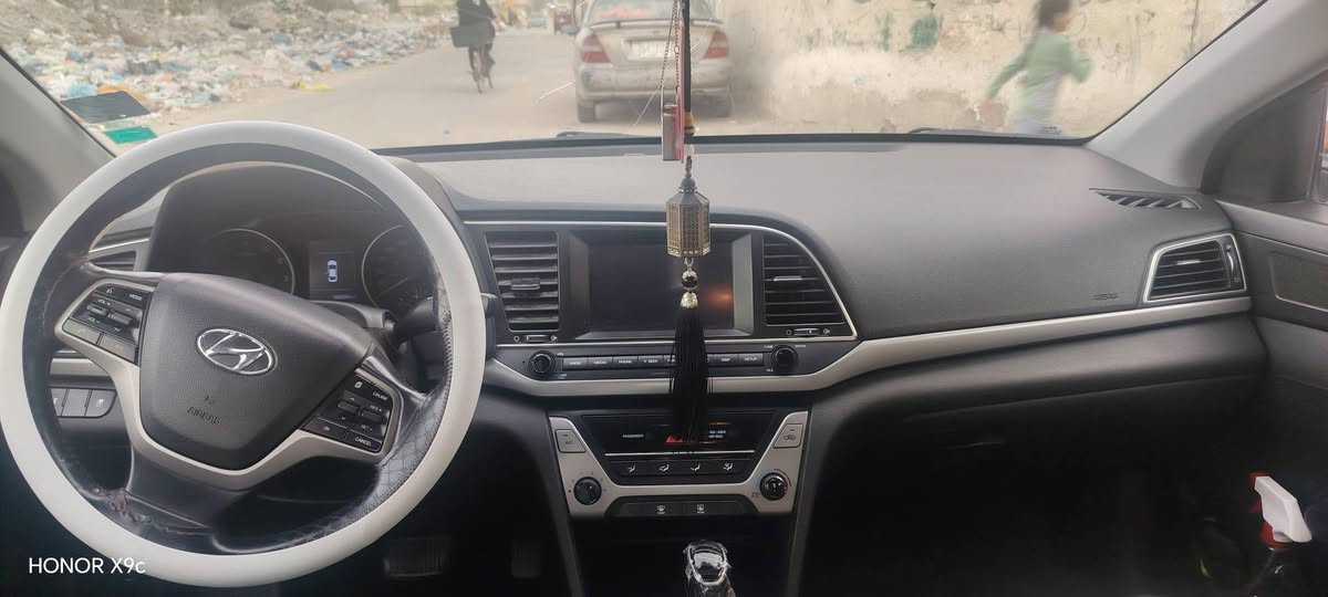 النترا 2017 وارد كندي محرك 2000 دوش رقم بغداد باسمي حادثها دعامية وبنيد بدون دواخل الدواخل كفالة الغود شواصي  كشن كهرباء تدفه بل كشننان تبريد شغال تدفئة شغالة  رادارات تراي وين متريد رقم بغداد انكليزي باسمي شرط التحويل لون مشمشي عارضها ١٢٠ وبيه مجال مكان السيارة بغداد الري شارع بغداد هاتف ***********
ملاحظه السونار وصور الحادث مرفق مع المنشور
