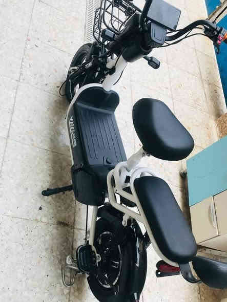 للبيع دراجة شحن حجم 14 موديل 2025 بطاريات جديدة تمشيك الشحنه 35 كيلو
كلشي شغال بيه جديدة 
2 بصمات 
تشغيل عن بعد اشاير كله شغاله 
السعر 200 مكاني الزعفرانية 
***********
