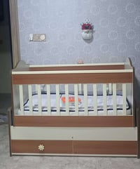 سرير اطفال • للبيع • واتساب