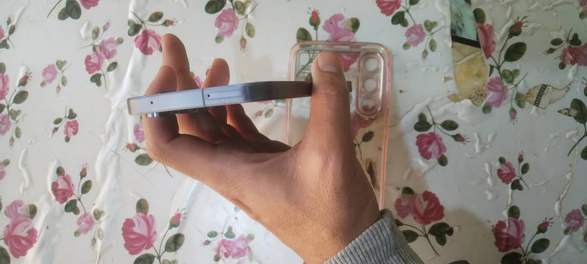 السلام عليكم شباب موبايل سامسونك اي٥٥ مكفول علشرط بدون ملحقات ذاكرة ٢٥٦ سعرة   250 للشي***********
