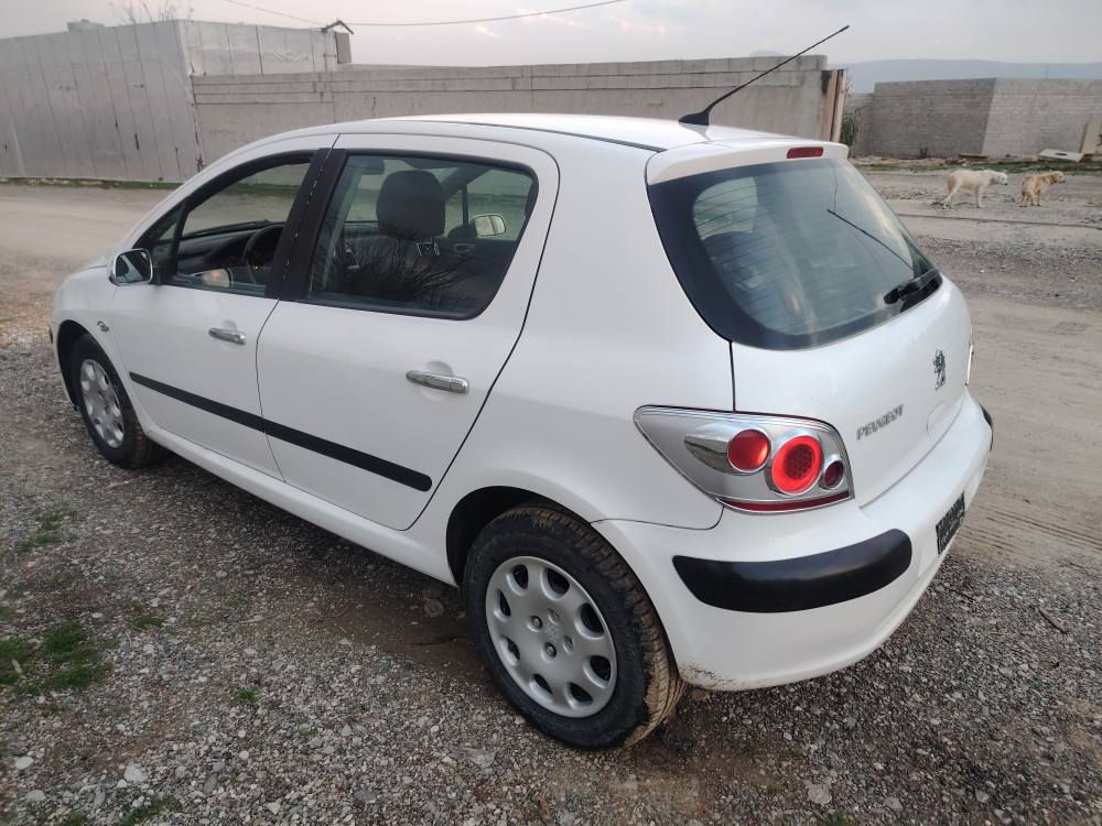 بیجۆ ٢٠٠٦ فرۆشتنی خێرا 
گێڕو مەکینەی بەشەرتە
ساردیو گەرمی
تایەی تازەیە
بێ تەقەو ڕەقە یە
ئاڕمی پلاستیکی سلێمانییەسەنویشی لەگەڵایە
بایی 38 گەڵایە قفڵی
لە سلێمانییە ژت***********
ژت*********** السليمانية, العراق
