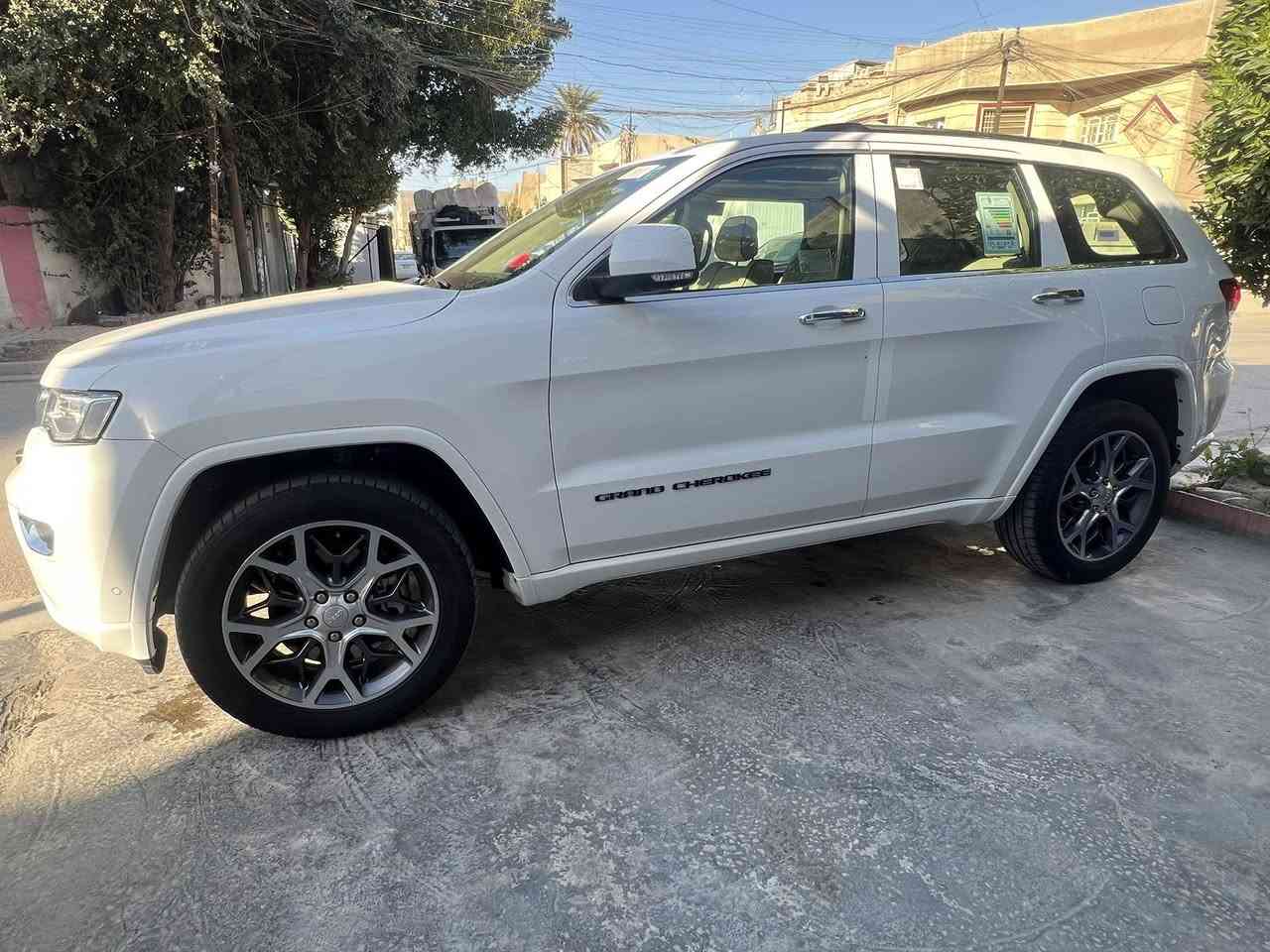 السلام عليكم.
سياره للبيع او للمراوس.

جيب ( وارد خليجي )،( OVER LAND ).

( رقم بغداد دولي، باسمي  ، سنويه لحد 2031 ، هزه جديده ، لون ابيض ).

موديل ( 2019 ).
ماشيه ( 97 الف كيلو متر ).
السونار مرفق مع الصور
 ( بيهه صبغ نصف الجاملغ الأمامي جهه السايق ).

عنوان السياره ( بغداد - الكرخ ).
للاتصال (*********** ).

مواصفات السياره : فول الفول 1/1.
( جكات ، رادارات جانبيه ،بانوراما ، بصمه ، فور ويل ( SNOW,SAND, AUTO, MUD,ROCK )، باب صندوق كهرباء ، كراسي جلد ، كراسي الاماميه كهرباء عدد (2) ، كراسي الاماميه تدفئه وتبريد ، كراسي الخلفيه تدفئه ، ذاكره خزن ميموري ، ستيرن تدفئه ، ستيرن كهرباء ، شفتات ستيرن ،تحكمات ستيرن فول ، ايرباكات عدد (7)، تبريد قطعتين ، حساس امامي وحساس خلفي ، كامره خلفيه ، شاشه جبيره نفكيشن ، لد امامي ولد خلفي ، زراك لايت ، لايت زينون عالي ناصي ، مانع انزلاق ، نزول منحدرات ، وإطفاء ذاتي ).

تحياتي للجميع …
