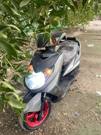 دراجه سكنس فحل كابريتر 🛵 نظيفه جدا اي نقص مبيها على وضعها مال رمبه كام...