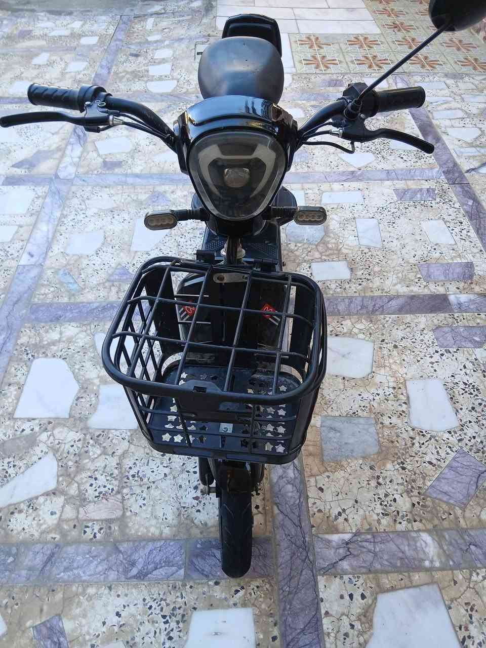 دراجه شحن للبيع تحتوي على اربع بطاريات اصليه وجديد المكان طوريج ام الهوى لاستفسار مراسله الصفحه او الاتصال على رقم ***********
