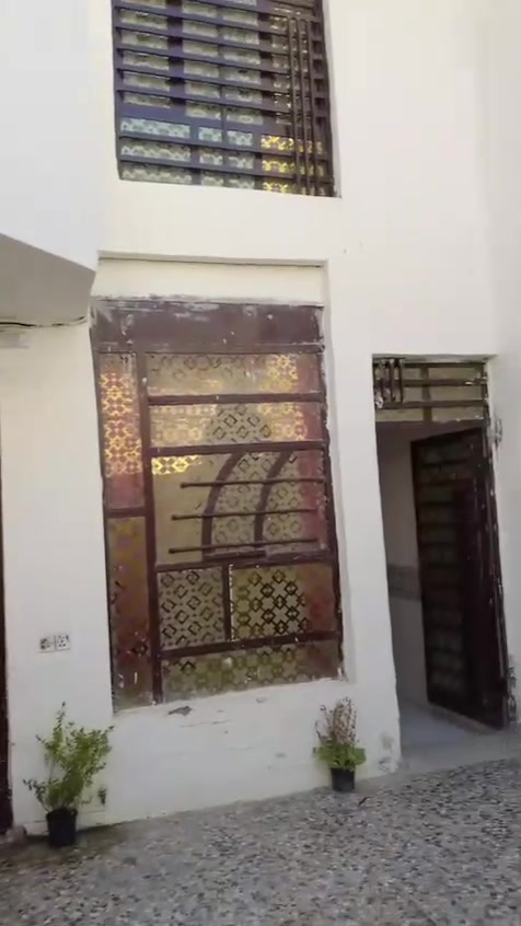 للبيع دار مساحه ١٠٠متر طابو زراعي سند ٢٥ منطقة البلديات حي التراث الزراعي الدار طابقين واجهه خمسه ونزال عشرين متر السعر ١٣٥ مليون للإستفسار مع رقم مكتب  *********** المستقبل للعقار خلف مطعم الهلالي
