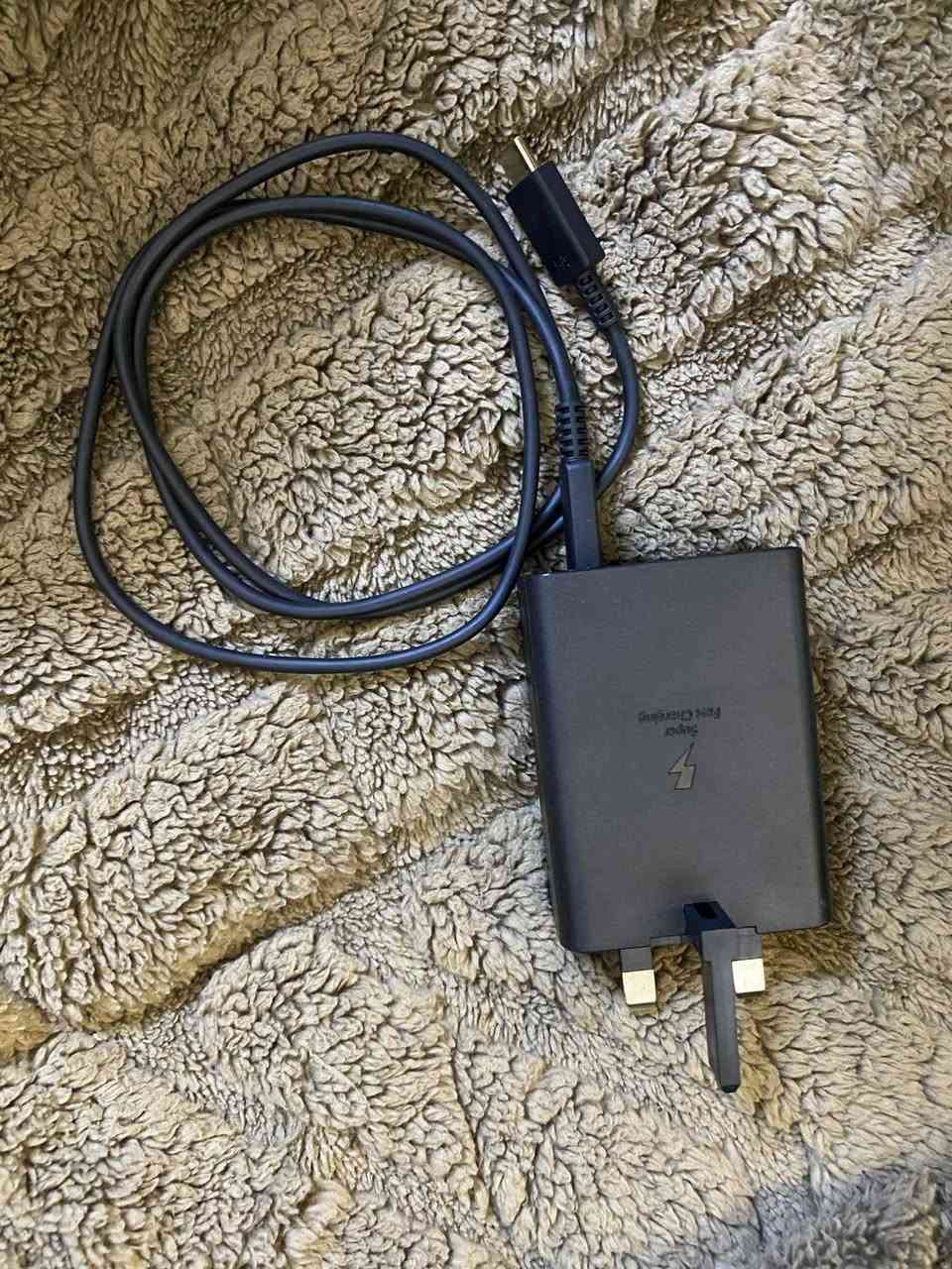 شاحنه سامسونك اصليه بشرط الفحص 65w شحن سريع مال s24 الترا وبقيه هم ترهم سعرها 30 إلف توصيل مجاني تفحص وانطي فلوسها


**إذا كنت صاحب هذا الإعلان وتريد حذفه لأي سبب، رجاءا أرسل رسالة إلى الدعم الفني**