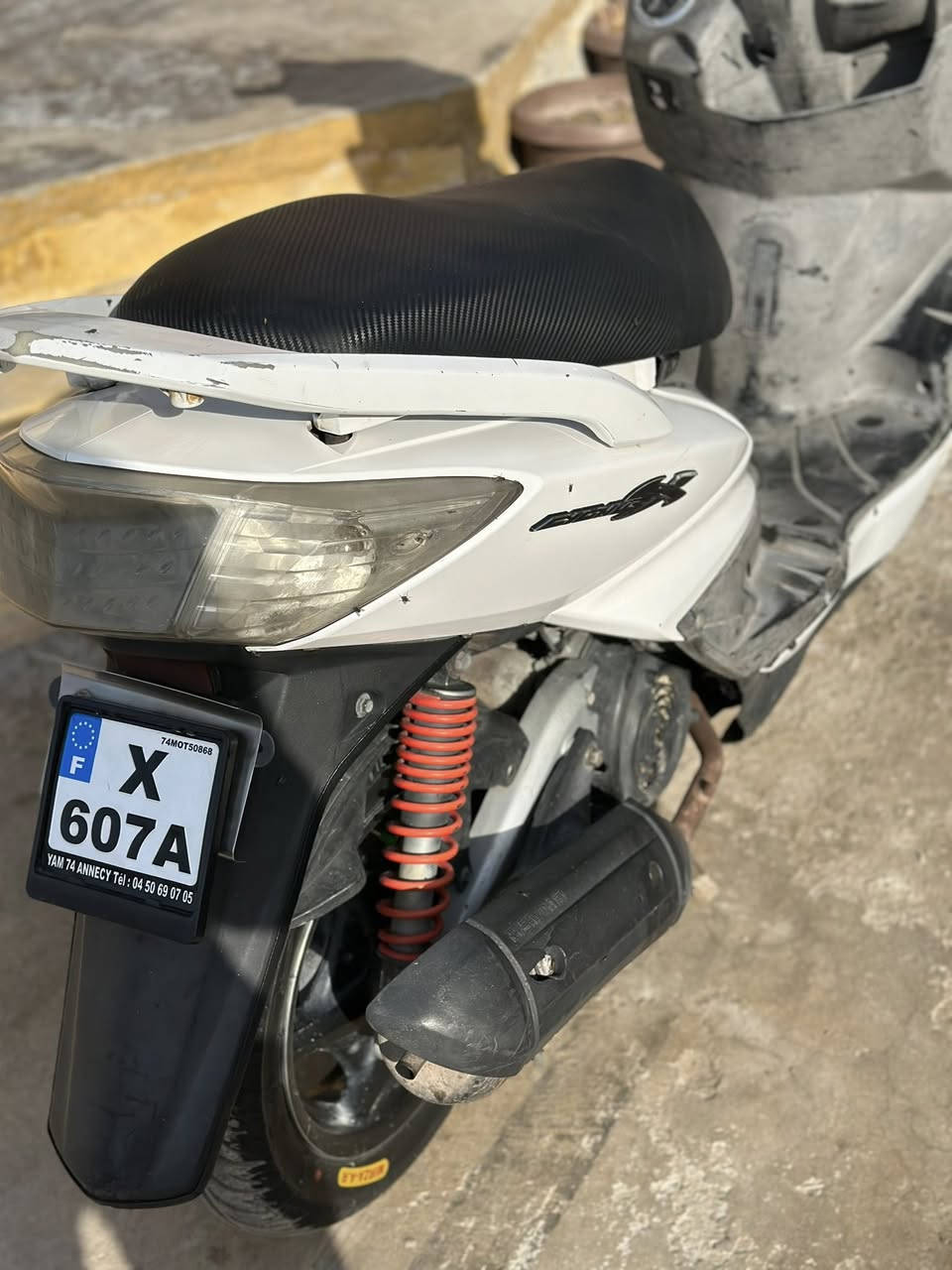 سلام عليكم سكنس فحل كوري للبيع دراجه خير من الله كامله مكمله مكينه ناعمه خير من الله مابيها اي نقص بس الشاشه طافيهلباقي كله شغال مكاني الشعله رقمي ***********  مامتواجد عل فيس بس عل رقم سعر ٥٥٠ وبيها مجال قليل
