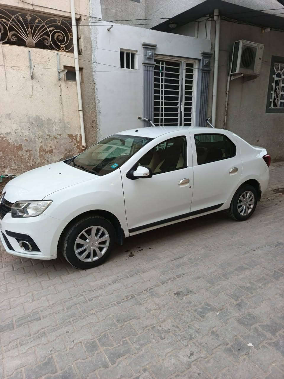 رينو سيمبل موديل ٢٠٢٠ نضيفة جدا شاشة ايباد رقم نجف انكليزي للاستفسار الاتصال ***********
مكانها النجف الكوفة
