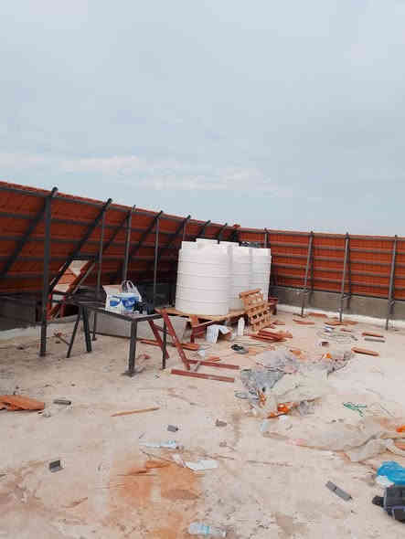 تجهيز وعمل كافة أنواع القرميد  ألايطالي والاسباني الفخار والمعدني بأيادي متمرسه 
للأستفسار الاتصال على ***********
***********
