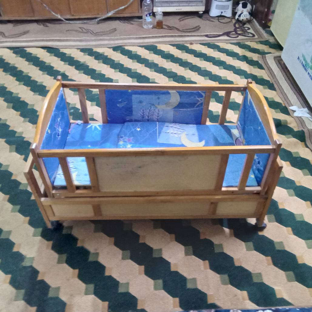 السلام عليكم كاروك  طفل  خشب  نظيف جدا   وبي مجر للغراض للبيع للاستفسار *********** متواجد خاص
