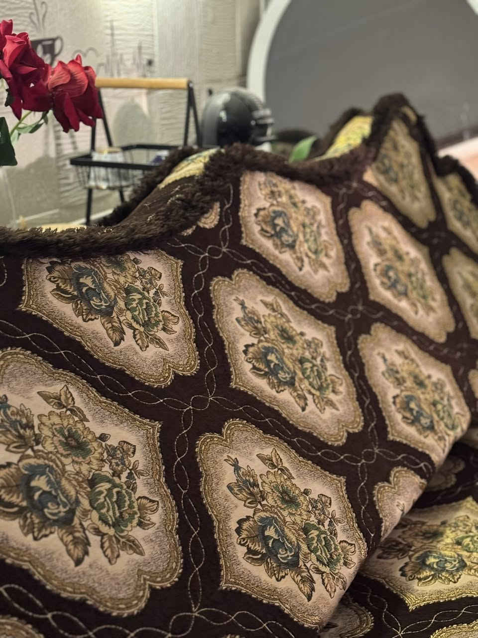 كعدة عربية شغل عراقي أصلي 🇮🇶
تفصيل نظيف ودقيق يرضي الذوق
سفنج مميز ومريح للجلوس الطويل
سحّابات بكل قطعة ✨ غسيل سهل وتنظيف أسرع

📦 المحتويات:
✔️ 3 كعدات
✔️ 6 كوشات

💰 السعر: 100 فقط

📍 بغداد – الغزالية
📞 0787 690 9258
