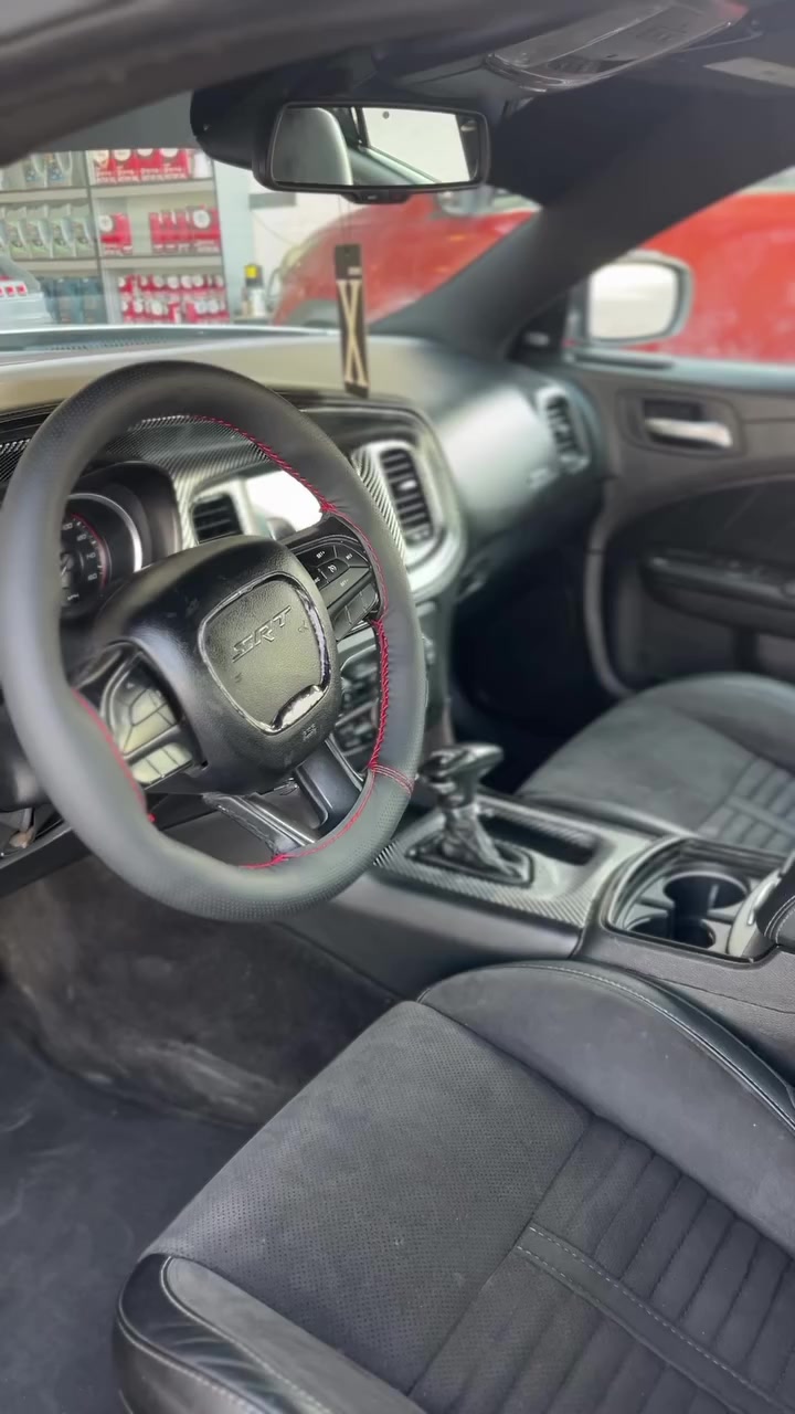 سلام عليكم دايتونه للبيع فول ما عده الفتحه سياره كلين بدون اي حادث سياره موديل 2019 سياره 250 وبيه مجال للشراي استفسار اكثر ***********
