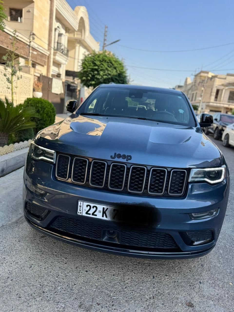 سلام عليكم 
جيب كراند شيروكي  لمتد ( اكلين ) ام رادار 
‏‎  مكفولة من دعامية الدعامية 
موديل  (2021  فول مواصفات  
المحرك : V6.  3.6L ‎  
 السياره اخت زيرو 
ماشيه 66 
رقم اربيل الجديد بسمي تحويل ثاني يوم  ؟
سياره مكفوله من الصبغ و التبديل و البارد
سياره جديده جدا ارضيات الشركه بل جيس 
سياره جديده استخدم شخصي و قليل 
‏‎ السيارة اكلين داخل جلد اسود المرغوب 📍❤️ 
‏‎* المواصفات :
‏‎*رادار امامي وجانبي 
‏‎* نقطة عمياء .
‏‎*داخل جلد 
‏‎* دفع رباعي 4x4 . 
‏‎* فرش المقاعد من الجلد . 
‏‎*صفي المقاعد الأمامية كهربائية .
‏‎* ذاكرة لحفظ وضعيات الجلوس . 
‏‎* صفي المقاعد الأمامية مع تدفئة . 
‏‎* صف المقاعد الخلفية مع تدفئة . 
‏‎* ويل قياس 20 انج .
‏‎* مقود السائق كهربائي . 
‏‎* تدفئة ستيرن . 
‏‎* فتحت سقف .
‏‎* شاشه كبيرة 8.4 انج .
‏‎* نظام الملاحة (GPS) . 
‏‎* نظام خاص للطرق الوعرة . 
‏‎* مصابيح امامية زنون . 
‏‎* المصابيح الأمامية مع LED لايت  تبديل عدسات 4 دولار. 
‏‎* كشافات ضباب بروجكتر زنون . 
‏‎* تشغيل عن بعد .
‏‎* صندوق كهربائي .
‏‎*  حساسات أمامية . 
‏‎*  حساسات خلفية .
‏‎* كاميرا خلفية .
‏‎* بخاخ ماء لتنظيف المصابيح الامامية .
‏‎* مرايا بخاصية التعتيم الذاتي . 
‏‎* مرايا جانبية قابلة للطي . 
‏‎* بلوتوث تلفون . 
‏‎* محدد سرعة . 
‏‎* نظام تشغيل واطفاء اوتماتيكي للمحرك للتوفير من صرف الوقود . ( Auto Start System ) .
‏‎* نظام بريك اوتماتيكي ( Auto Break System ) .
السعر 320 ورقه 💲 و بيهه مجال
***********
مكاني بغداد البلديات
