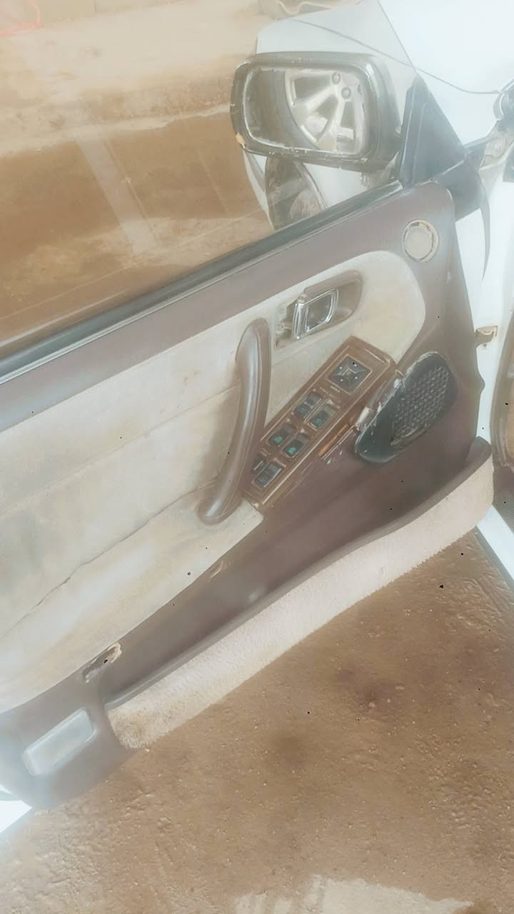 السلام عليكم . هارتوب 91 محرك 2500 ديلكو تخم تأير باتري جديد محرك كير خير من الله صدر 80 / 100 سنويه بسمي رقم كركوك انكليزي مابيه صبغ عل البلاد مكفوله من كلشي كهربائيات كله شغاله السعر 35 وبيه مجال بكان ديالى الخالص *********** وتساب هم موجود تحياتي
