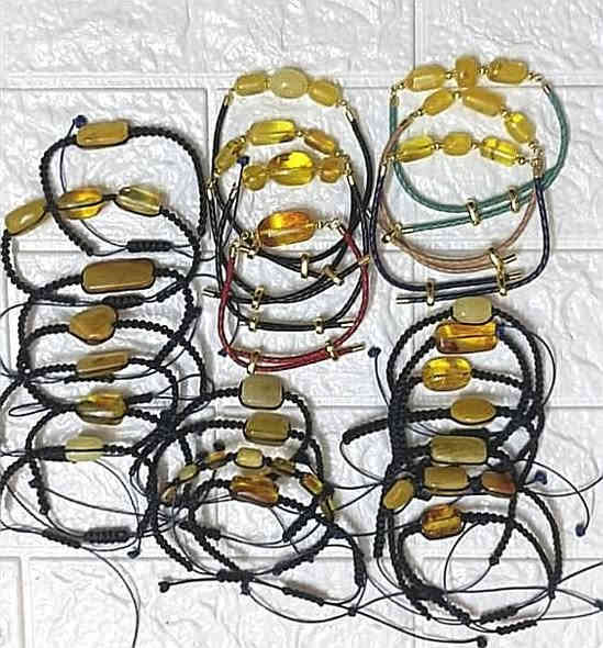 احمد للكهرمان. صفحتنا على التيك توك وعروض مستمره وبث مباشر. لاجمل وارقا القطع من الكهرب الطبيعي الحر البلطيقي الخام الغير معالج وحجر الكهرب الخام.   شذرات محابس.. اساور. قلائد الجميع  جراخه ورشتنا المتواضعه. ملاحضه تتوفر كميات. وقطع  كثيره داخل الصفحه.  اذا وجدت صعوبه في البحث عن الصفحه. حاول الاتصال على الرقم ***********.  واهلا وسهلا بالجميع
