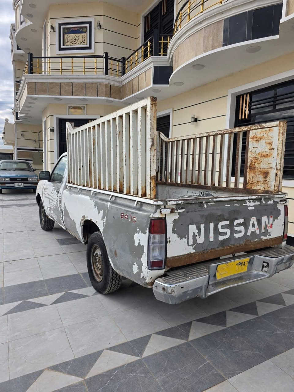 سلا عليكم البيع نيسان شبوط موديل 2002 رقم بغداد ورثه بدون تحويل تكفلك عشارين سياره من كلشي بلادي تبريد شغال محرك كير صدر كله جديد مكان سياره تاجي المشاهده رقم تلفون ***********
