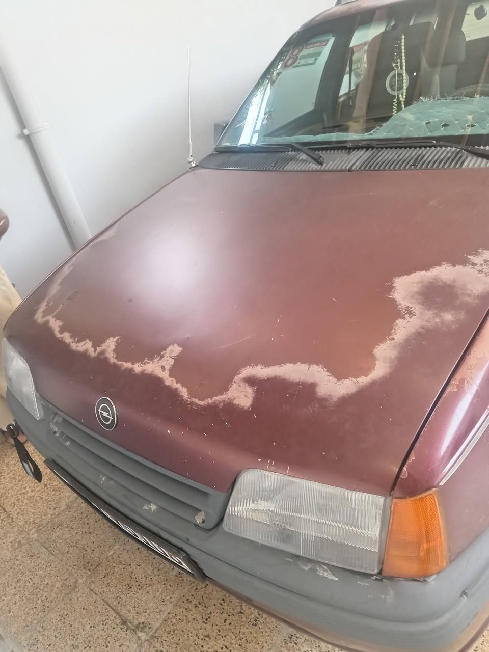 سلام عليكم 
سياره كاديت البيع 
بدون صبغ كربون بنزين رقم اجنبي بسمي 
دوشمه جديده ويل كب محرك 18)
ويرمنيه كلها شغاله سياره حلوه 
سعر 32وبيها مجال 
(***********)
