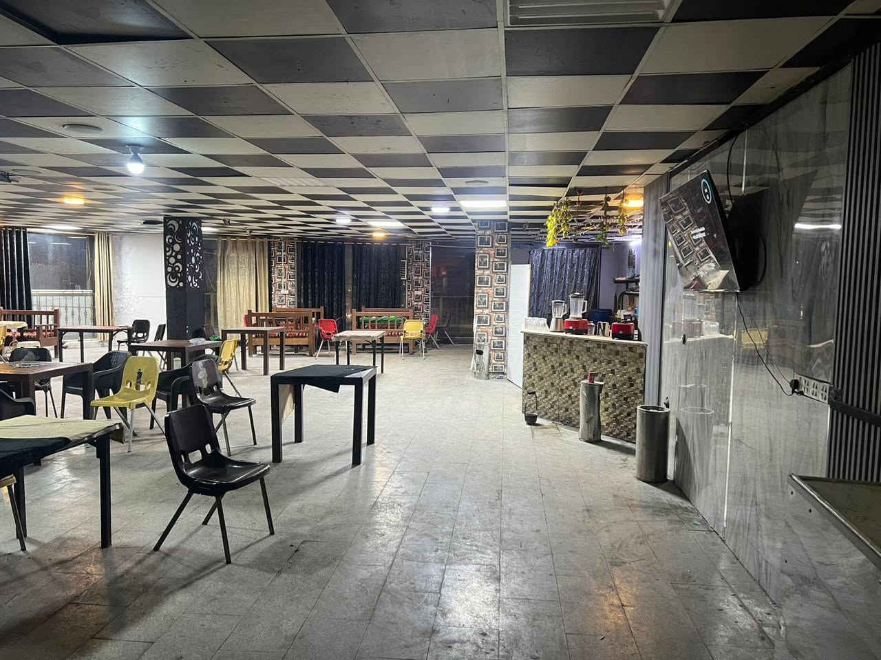 كوفي كامل للبيع طابقين اريد بس غراض او المكان  ول غراض الأرضي ١٦٠ متر يحتوي عل صاله العاب بليارد وبلي الطابق الأول كوفي مع كافتريه مساحه ٣٠٠ متر موبايل ***********
