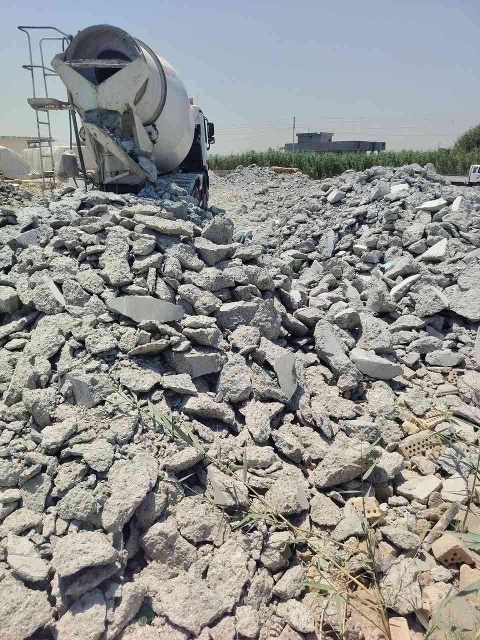 إني اشتغل التكليس الكونكريت لي بل خباطات ومكفول من الرصعات واشتغل تنضيف بواري البمات ***********

