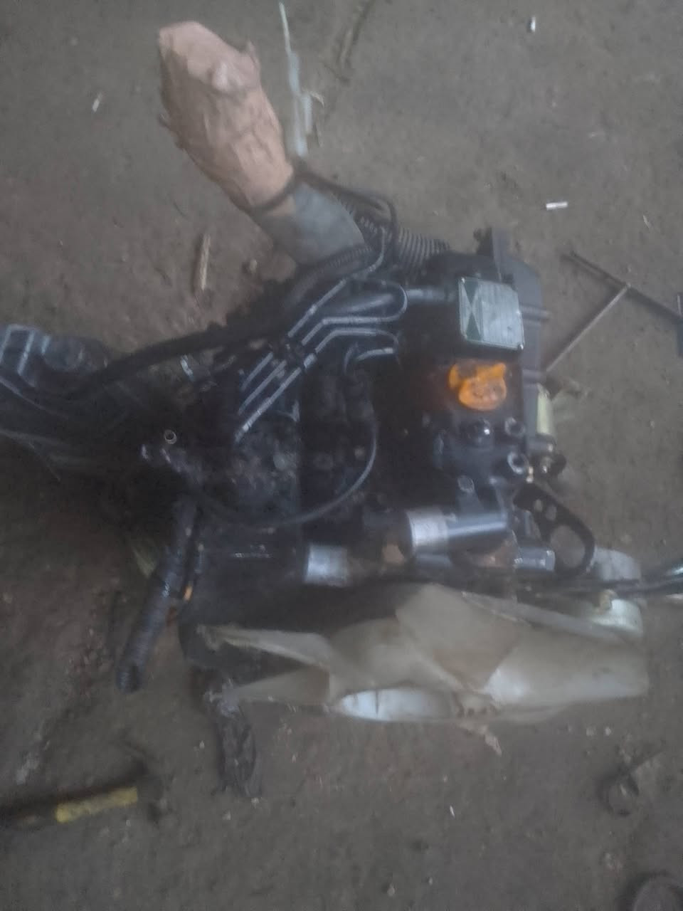 السلام عليكم مولد ميتسيبوشي 4بستم 24 كيفي مولد كابوته  1105مع محركات 4 بستم 2203 براد ومحركات 3 بستم كابوته  مع راس توليد 12 كيفي دوره 3000 البيع العنوان الصويره للاستفسار الاتصال على الارقام  ***********/٠٧٧٣١٦١٤٢٥
