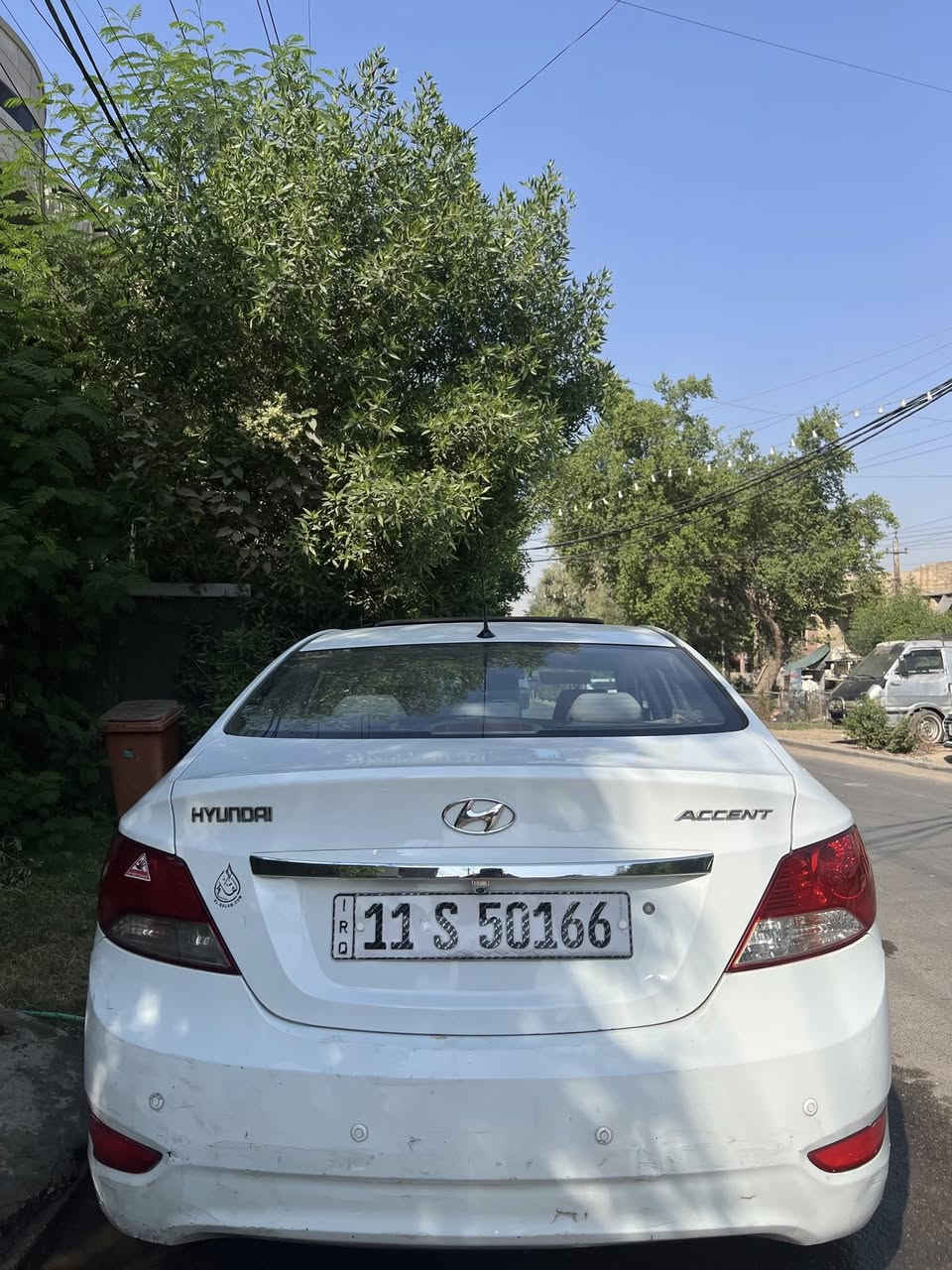 السلام عليكم 
اكسنت 2013 خليجية بلو 1/1
رقم بغداد الانكليزي بأسمي تحويل مباشر
مكينة 1600 دوش ممفتوحة
فول مواصفات
فتحة 
تحكمات ستيرن
اشاير بالمري
٥ تجاوي
٤ دسك 
٥ ويل كب
شاشة 
كامره خلفيه
ماشية 121 الف حقيقي
صدر امامي خلفي جديد
تخم تاير جديد 
السياره مابيها نقص برغي
السونار مرفق بالمنشور
السعر 102$ وبيها مجال 
مكاني بغداد الدورة
للاستفسار ***********
