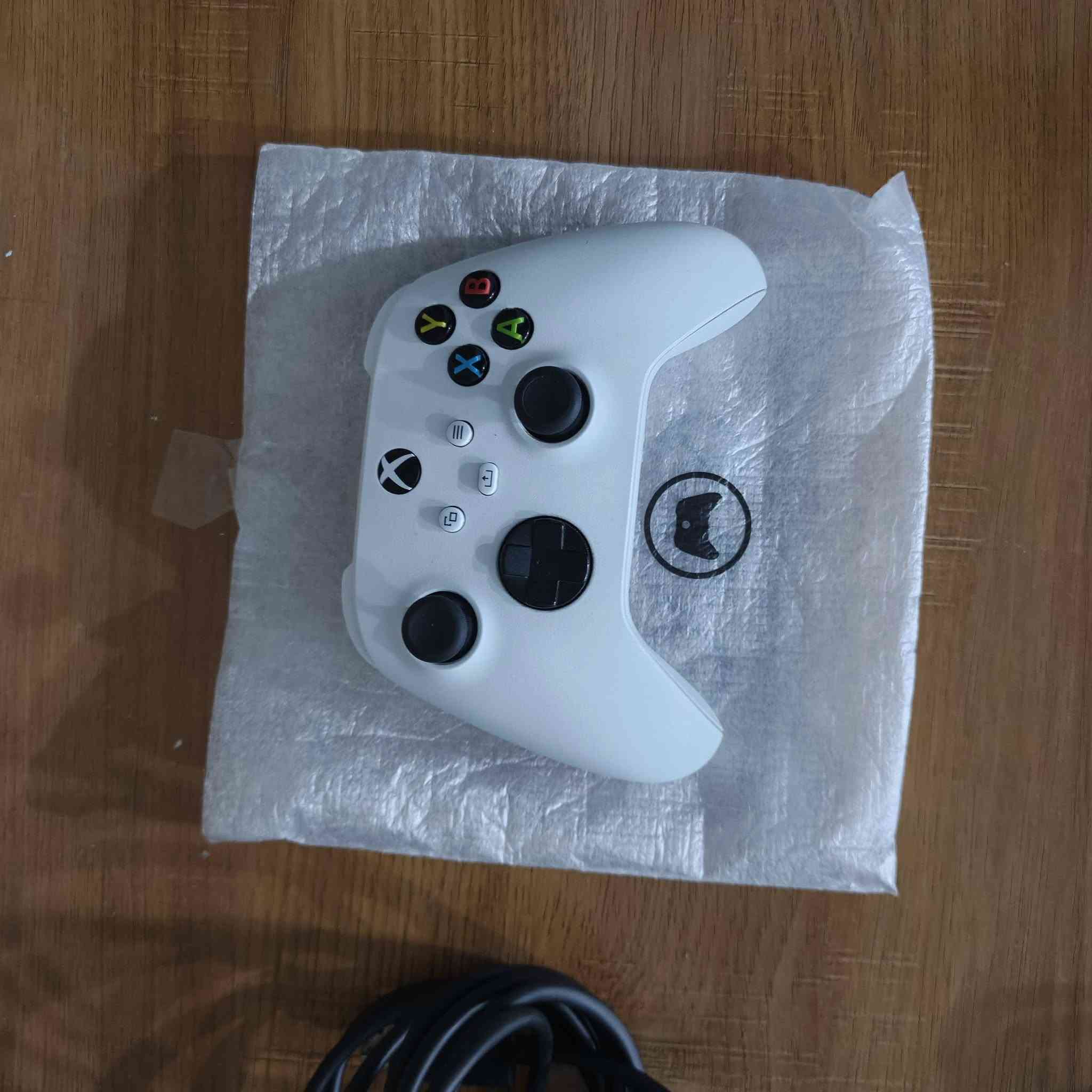 سلام عليكم اكس بوكس سيريس اس مستعمل نضيف ذاكرته ٥١٢ ويا كامل ملحقاته سعره ٣٦٠ وبي مجال بسيط للتواصل ***********
