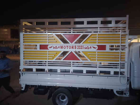 يوجد حافضه مال كيا ٢٧٠٠
سعرها ٦ ورقات.
محجر كيا فحل ارتفاع متر متر و٧٠ مال اجباس
سعر ٩٥٠
يوجد وياله كيا فحل ١٣  تخم مال زيرو سعره ورقه
*********** واتس مكاني سوك شيوخ
