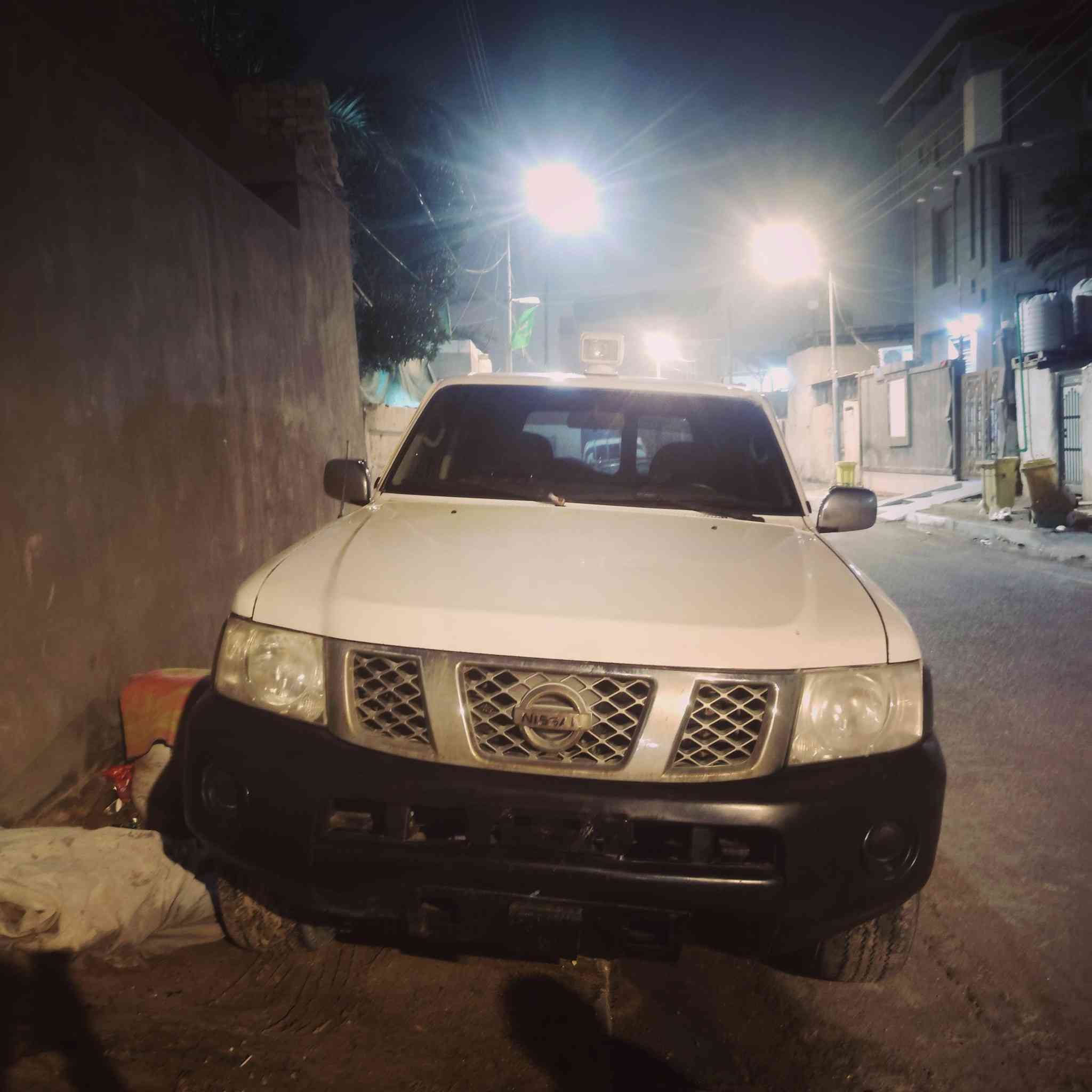 نيسان باترول 2004 سياره مزاد وزارة الداخلية وهذا رقم صاحب السياره ***********
