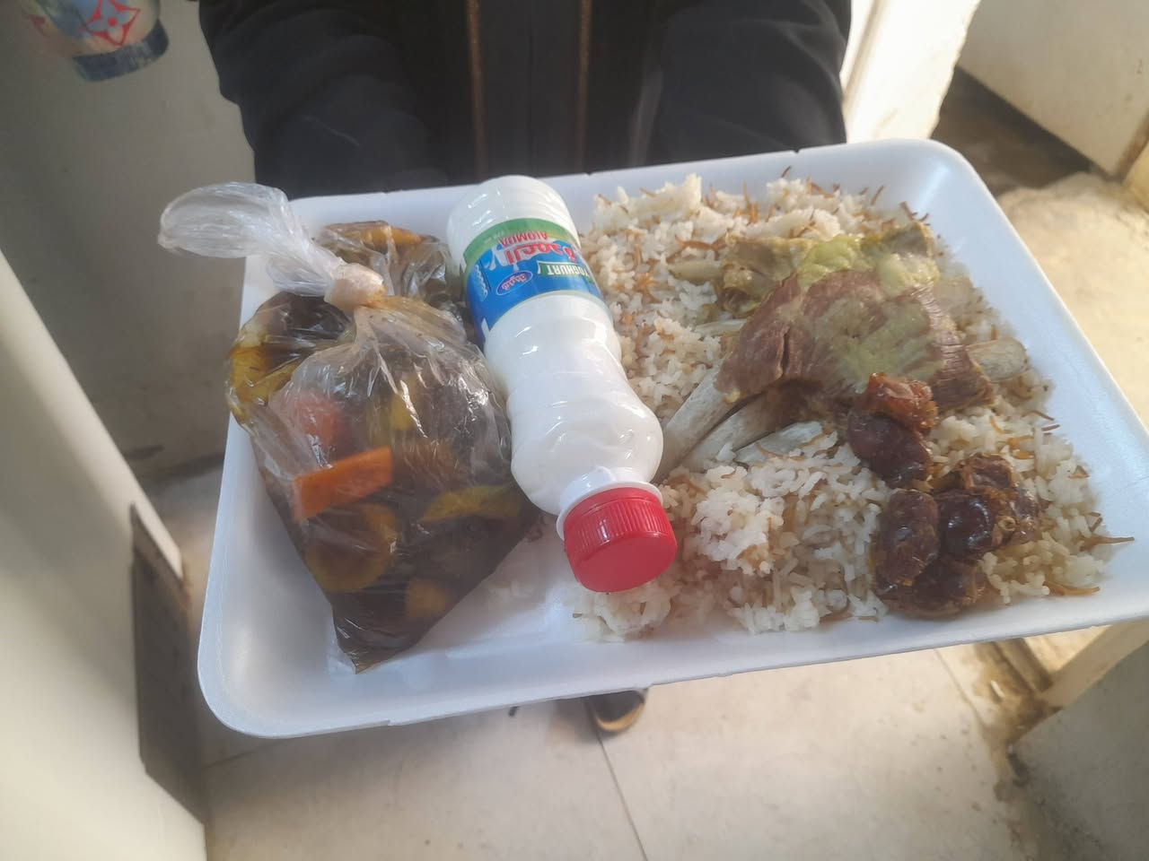 الحمدلله وشكرلله اليوم السابع من شهر رمضان المبارك اعاده الله علينا وعليكم بالخير والصحه والعافيه ان شاء الله من مطبخ الاول بسامراء مطبخ مركز المسلم لاارامل واحباب الله والمتعففين والكائن بسامراء حي الخضراء خلف منتدى شباب سامراء فتح بتاريخ ٢٠١٧ اخوتي الغوالي ان شاء الله سيكون الطبخ يوميا ان شاءالله طوال شهر رمضان المبارك بفضل الله ثم فضل الناس الخيره امثالكم بيهم البركه ان شاء الله للتبرع ***********وانت بيتك ساهم بتحويل زين كاش *********** اوماستر كي ٢٦٨٨٢١٦٥٥١ اخوتي الغوالي فزعتكم وانتم اهلا لها أن شاءالله
