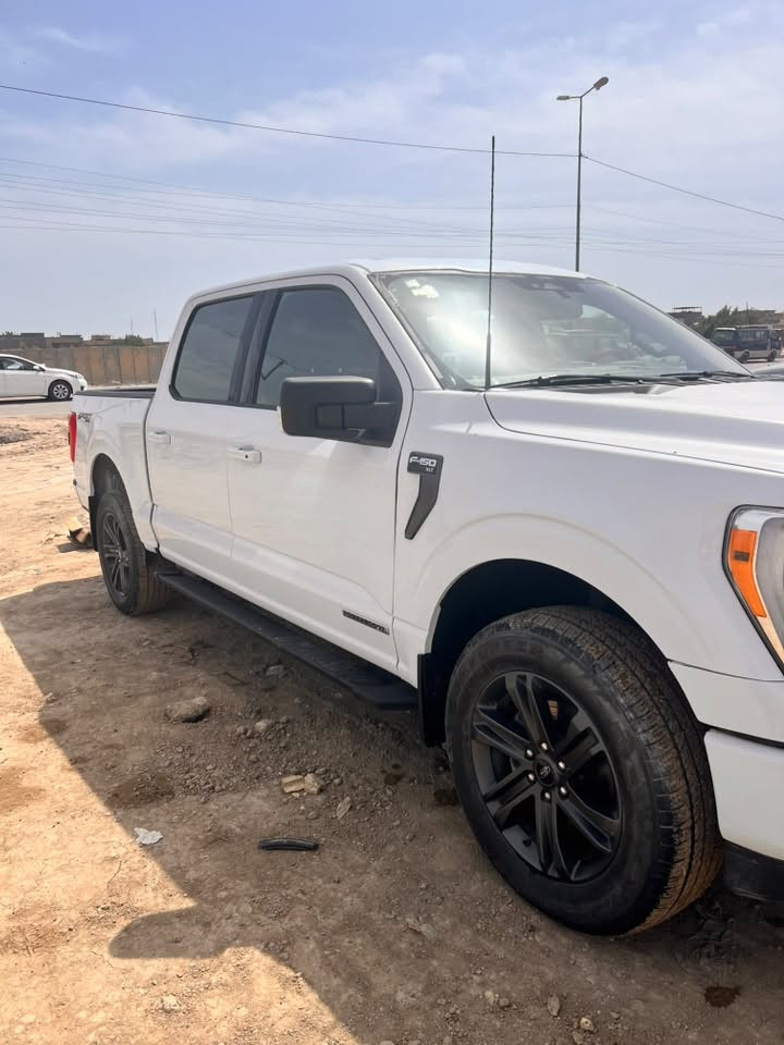 فورد f150 وارد امريكي 2023 محرك هايبرد 6 3500 مواصفات XLT السعر 300 بيها مجال كلش بسيط ***********
