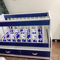 سرير أطفال • مرتبة أصلية • درجين خزن