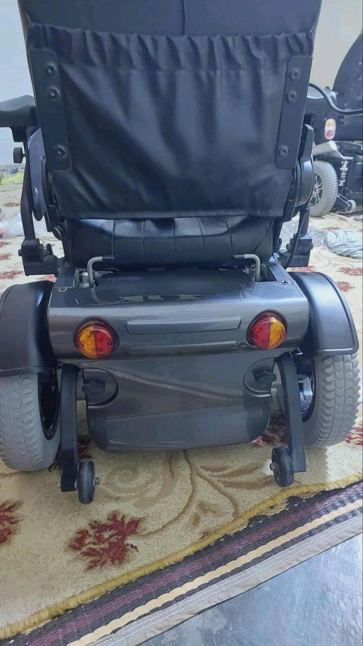 سلام عليكم كرسي كهربائي كوري الاصلي بطاريات ليثيوم تايرات الخلفيه ربل تيرات الاماميه جديده يمشي مسفات خير من الله حتة اكون صريح وياكم اني رجال معاق ماريد اقش احد الكرسي كل خلل مابي والله بس المشكله مداء الة الة شاحنة اصلية كل ما اشتري تجاري مطول وتكف يعني أطول الة شهر أو ٣ وتوكف العنوان بغداد الكاظمية 