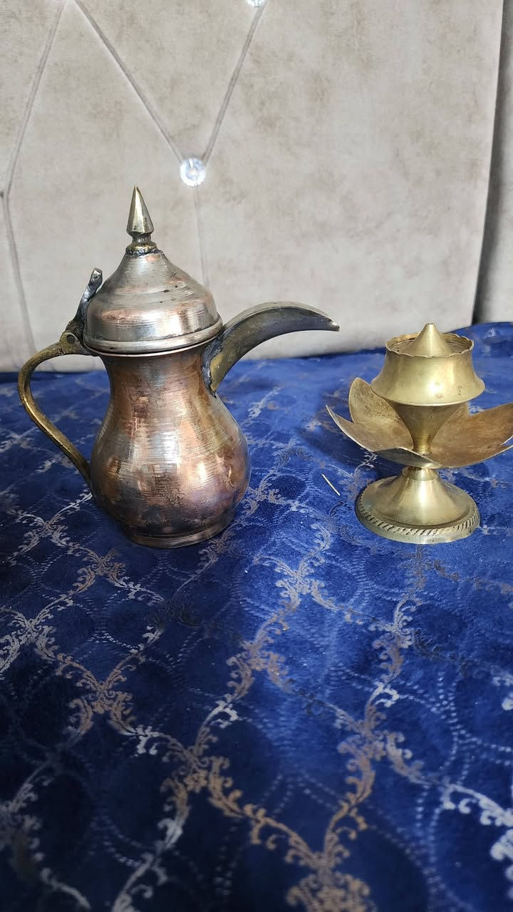 مجموعة انتيكات قديمة 
مبخره نحاس  دله نحاس  خاشوگه نحاس  معصاره ليمون 🍋 قديمة  مگص بولندي قديم 
طاسة حمام قديمة جداً جداً 
تحفة القط 
السعر   القطعة على  10 الف 
موجود توصيل


**إذا كنت صاحب هذا الإعلان وتريد حذفه لأي سبب، رجاءا أرسل رسالة إلى الدعم الفني**