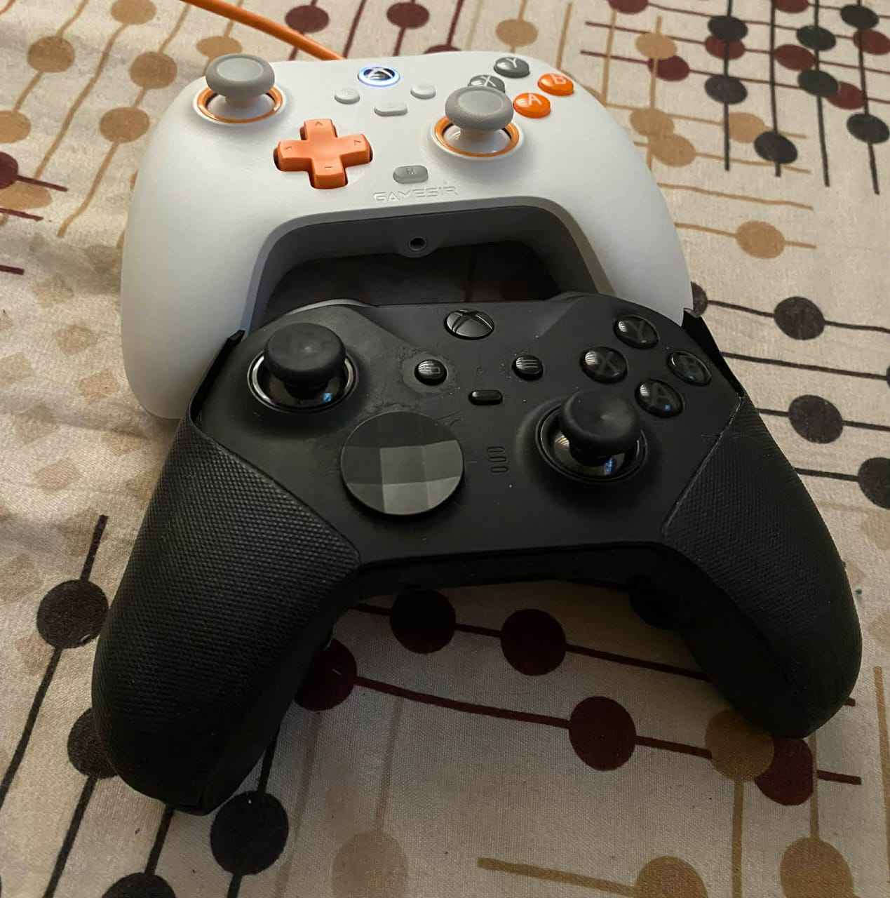 اصدار ٢١ جوستكين و شتراك كيم باس و توصيل اكو بسعر ٣٠٠ و توصيل ٥ 
بس اليدة الثانية بيه الrt يشكل مرات يده سوده
اما الاولى جديدة 
والكفر هم بي شوية مثل ما شفته بالصورة بغداد, العراق


**إذا كنت صاحب هذا الإعلان وتريد حذفه لأي سبب، رجاءا أرسل رسالة إلى الدعم الفني**