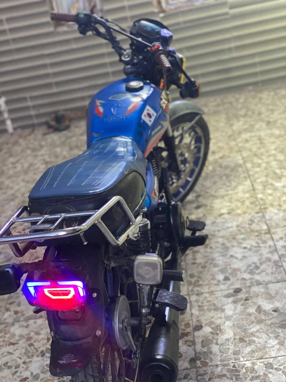 سلام عليكم ايراني سيفان للبيع موديل 2025 دراجه شغاله ومكينه مكفوله كفاله عامه لايت عالي ناصي اشاير يمنه يسره شغالات السعر 650 الف وبيه مجال مكاني بغداد حي اور رقمي للتواصل ***********
