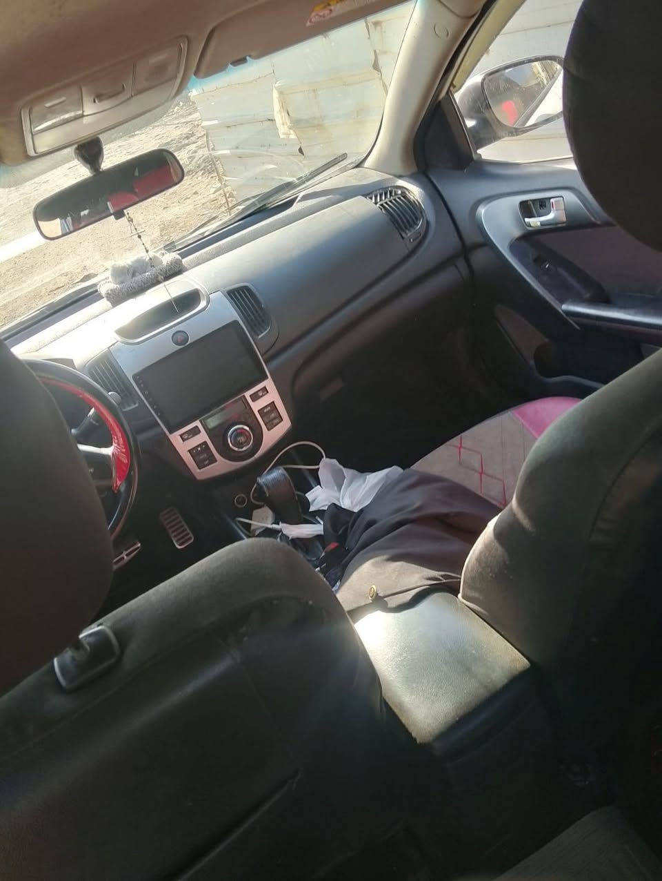 السلام عليكم كيا سيراتو موديل ١١ سياره مال بيت من البيت لل عياده استخدام شخصي مكينه حلوه بس بيه راجز واحد كير صدر تبريد ثلج خير من الله تايرت باتري شاشه تحكمات سياره حلو ومناسبه اتريد وكاله اتريد تحويل ارقاج جدد انكليزيه  مكان السياره اليرموك  *********** اخوان مكلف بل نشرالانتصال بل رقم المذكور رجان بغداد, العراق
