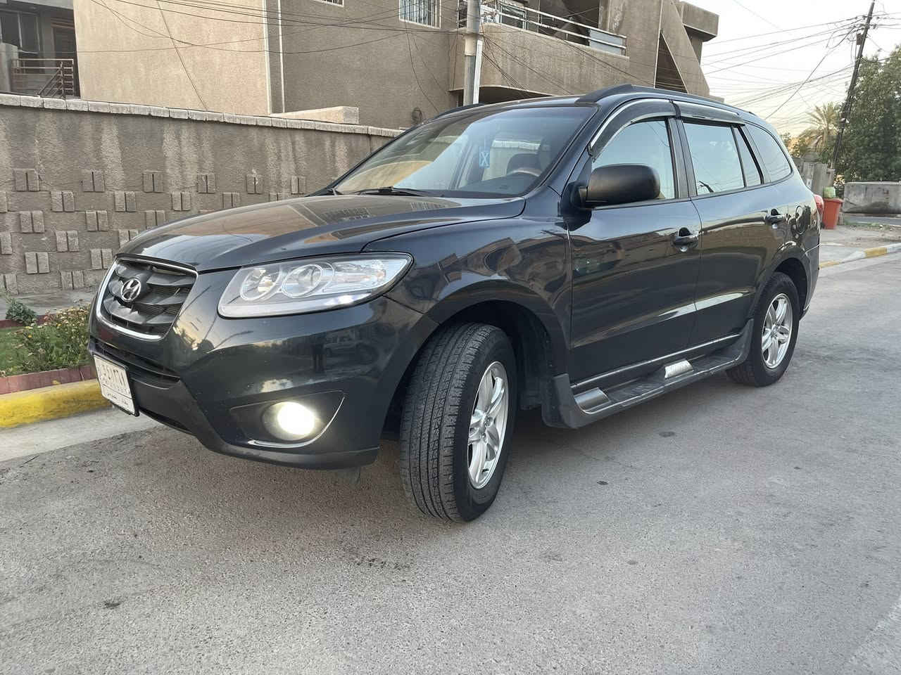 سلام عليكم 
سنتافيا ٢٠١٢ امريكي رقم بغداد محرك ٤ سلندر دوش جديده السياره بلاديه ماشيه ٩٦ حادثها جاملغ الأمامي الايمن مال صدر  والبونيد وباب السايق  
مكانها بغداد حي الخضراء 
سعرها ١٢٩$ ورقه 
***********
***********
